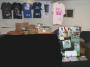 Ｔシャツやマイクロファイバーミニタオル、<br />
トートバック、クリアファイルなどを販売中